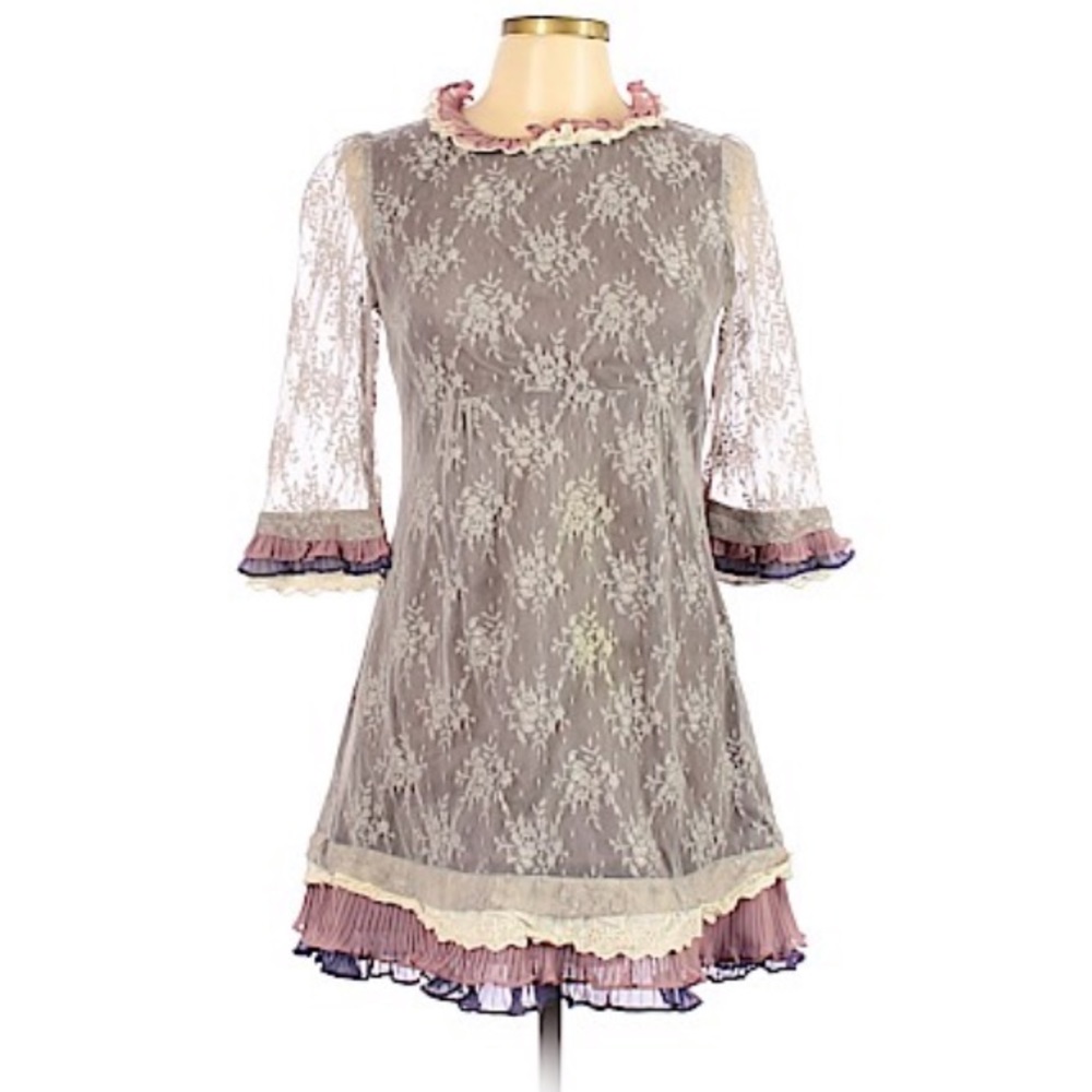 NWT✨Trinity✨ lace dress